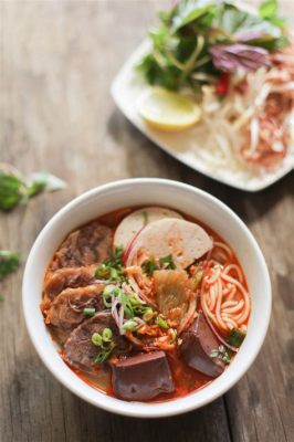  Bún Bò Huế: ¡Un caldo picante que te transportará a las calles de Hue con cada bocado!